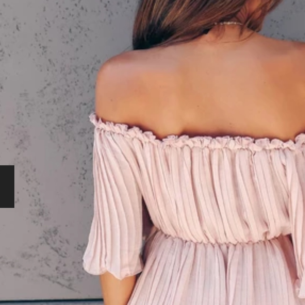 VICI Off Shoulder Pleated Top - NWT - Picture 4 of 7